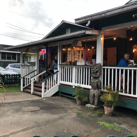 This Authentic 1960s Tiki Bar Is Hiding In One Of Hawaii's Smallest Towns