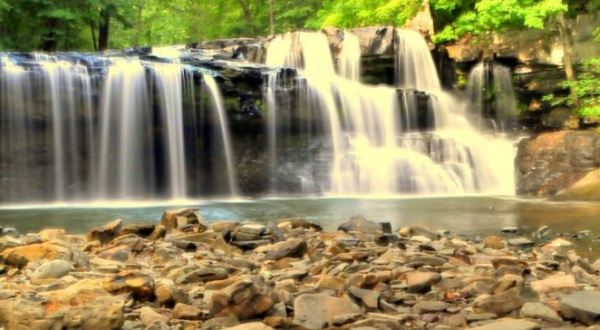 This Short 1/4-Mile Trail In West Virginia Leads To An Exquisite Waterfall