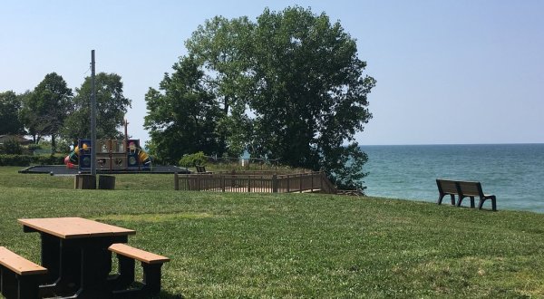 This Little-Known Ohio Park Overlooks A Beach And It’s Picture Perfect