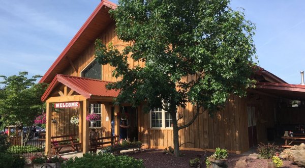 This Teeny Roadside Restaurant In Pennsylvania Is A Must-Stop For Summer BBQ