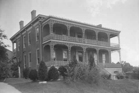 This 163 Year-Old Mansion Is One Of The Most Haunted Places In Mississippi… And You Can Spend The Night