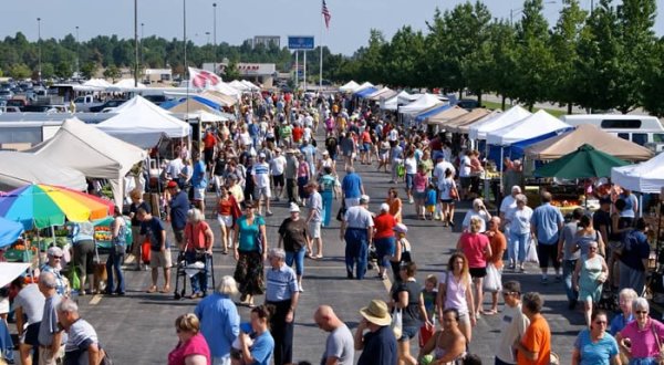 This Enormous Roadside Farmers Market In Missouri Is Too Good To Pass Up