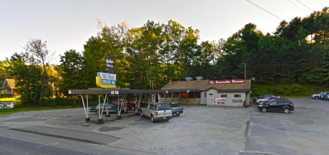 The Pancakes At This Unique Maine Drive-In Are Worth Waking Up For