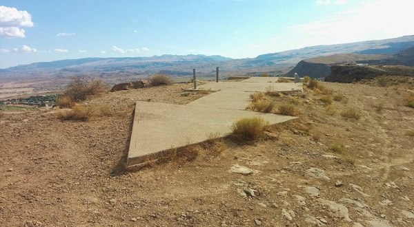 Most People Don’t Know The Story Behind These Massive Concrete Arrows In Nevada
