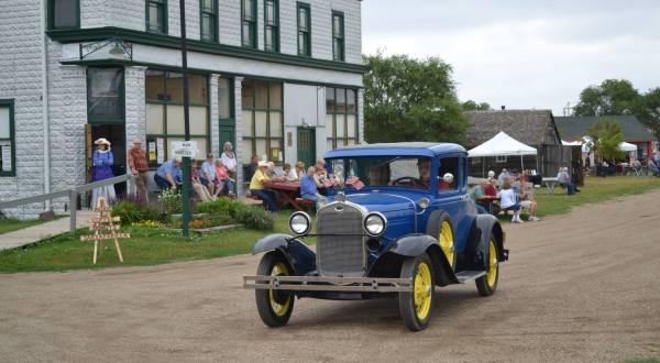 Visit This Old Fashioned Town In North Dakota For An Awesome Harvest Festival And Flea Market