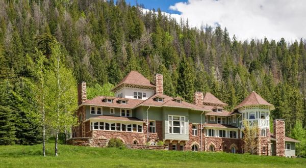 This Extraordinary Castle Hiding In The Rocky Mountains Is The Definition Of A Hidden Gem