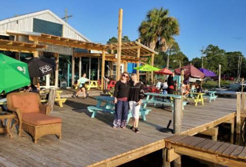 The Tropical Themed Restaurant In Mississippi You Must Visit Before Summer's Over