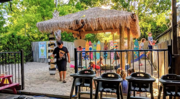 Dining At This Beach-Themed Restaurant In Louisiana Will Delight You In Every Way