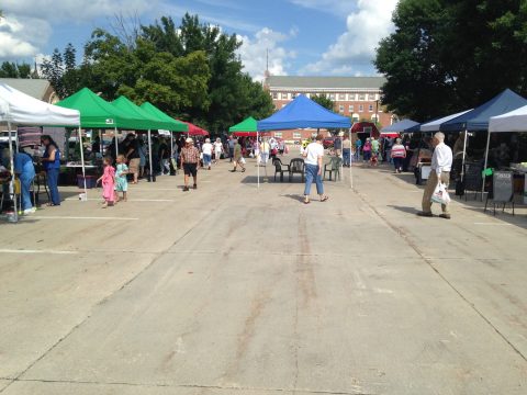This Enormous Roadside Farmers Market In Iowa Is Too Good To Pass Up