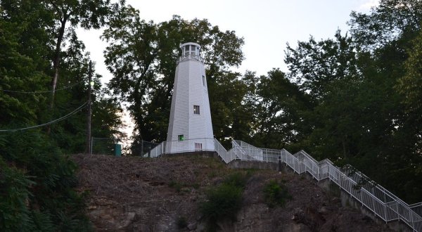 The Lighthouse Walk In Missouri That Offers Unforgettable Views