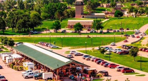This Enormous Roadside Farmers Market In South Dakota Is Too Good To Pass Up