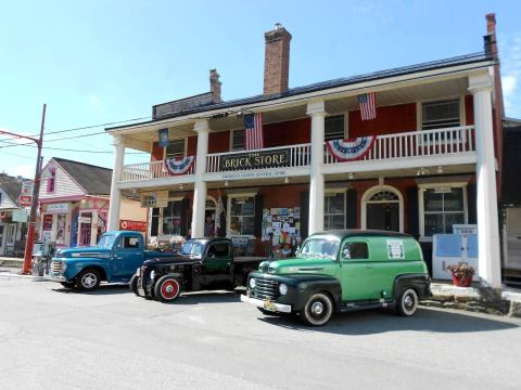 America's Oldest General Store Is In New Hampshire And Its Fudge Is To Die For