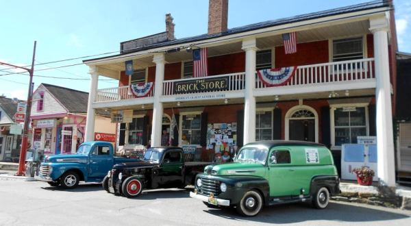 America’s Oldest General Store Is In New Hampshire And Its Fudge Is To Die For