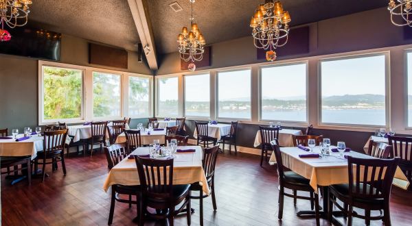 The River Views From This Oregon Restaurant Are As Praiseworthy As The Food﻿