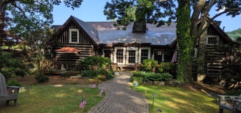 This Log Cabin Restaurant In North Carolina Will Give You A Deliciously Rustic Experience You Won't Find Anywhere Else