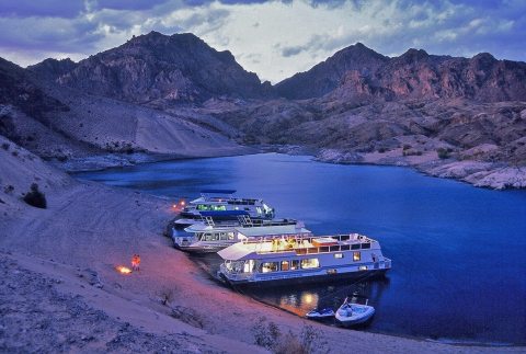 This Houseboat Campground On A Nevada Lake Is Perfectly Secluded