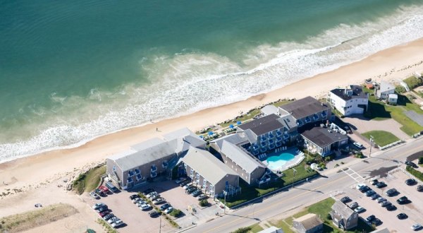 Make Your Summer Complete With A Stay At This Beautiful Beachfront Lodge In Rhode Island