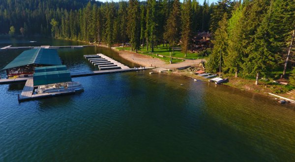 Make Your Summer Complete With A Stay At This Beautiful Beachfront Lodge In Idaho