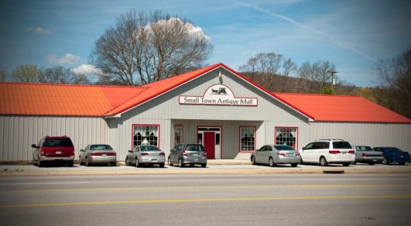 You Can Find Anything You’ve Ever Dreamed Of At This Rural Tennessee Antique Mall