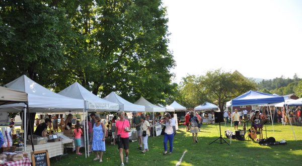 This Enormous Roadside Farmers Market In Vermont Is Too Good To Pass Up