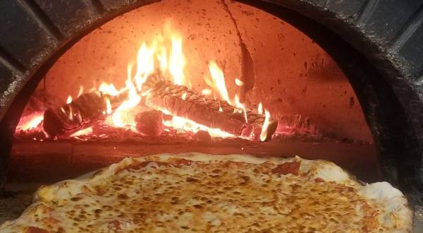 This Mom and Pop Restaurant Serves Up The Most Mouthwatering Pizza In Alaska
