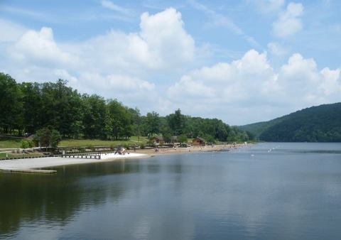 Visiting This One Mountain Lake Near Pittsburgh Is Like Experiencing A Dream