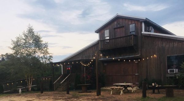 There’s A Delicious Steakhouse Hiding Inside This Old Mississippi Barn That’s Begging For A Visit
