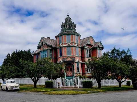 This 120-Year-Old Bed And Breakfast Is One Of The Most Haunted Places In Washington… And You Can Spend The Night