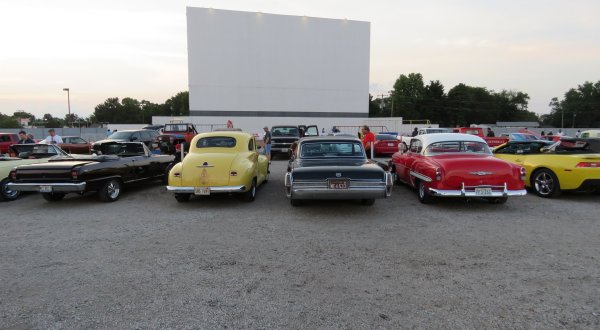 10 Old-Fashioned Drive-In Movie Theaters Around Illinois That Will Make You Feel Downright Nostalgic