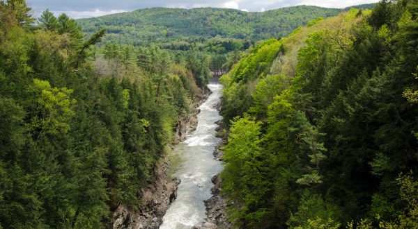The Deep Green Gorge In Vermont That Feels Like Something Straight Out Of A Fairy Tale