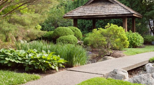 Few People Know There’s A Peaceful Japanese Tea Garden Hiding Right Here In Indiana