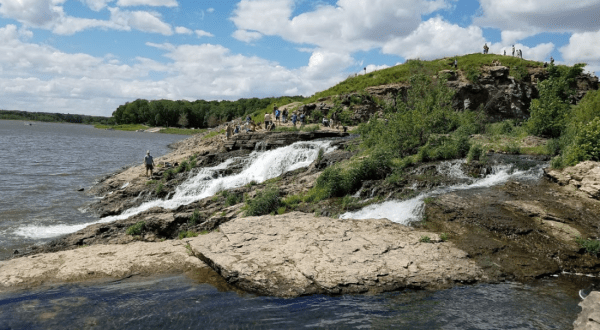 This 3-Mile Hike In Iowa Leads To The Dreamiest Swimming Hole