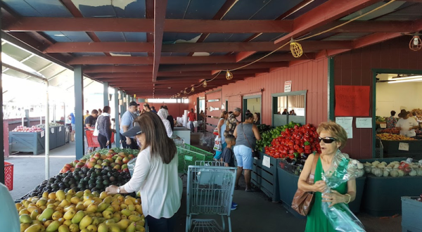 This Enormous Roadside Farmers Market In Northern California Is Too Good To Pass Up