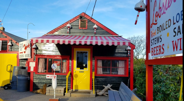 It Doesn’t Get More Maine Than This Classic Coastal Lobster Hut