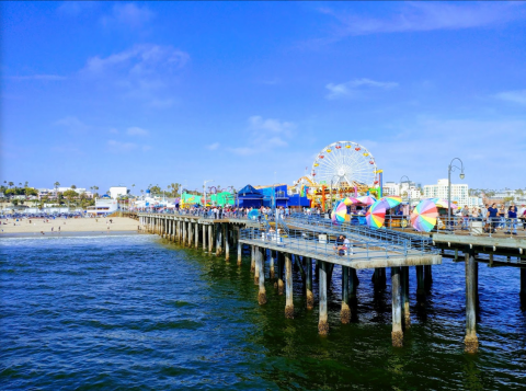 The Magnificent Southern California Pier That's Packed With Tons Of Tasty Restaurants