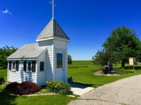 This Tiny Roadside Chapel In Minnesota Is The Perfect Place To Stop And Rest