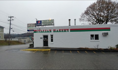 Sink Your Teeth Into Authentic Italian Pastries At This Amazing Bakery In Maine