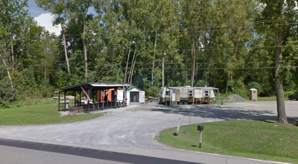 This Teeny Roadside Restaurant Near Buffalo Is A Must-Stop For Summer BBQ
