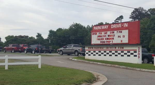 This Small Town Tennessee Drive In Theater Is The Perfect Way To Spend A Summer Night