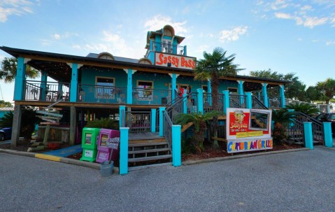 This Caribbean-Themed Restaurant In Alabama Will Take You Straight To The Islands