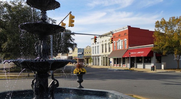 This Small Town Vacation Spot In Alabama Is Perfect For Your Next Getaway