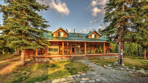 The Log Cabin Bed And Breakfast In The Alaskan Interior You Can't Pass Up