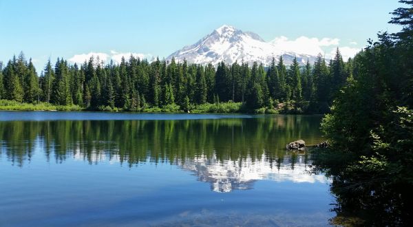 This Exhilarating Hike Takes You To The Most Crystal Blue Lake In Oregon