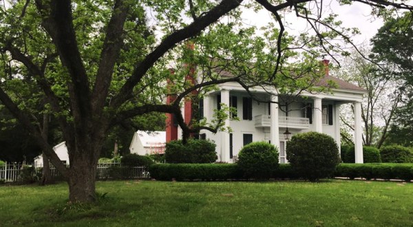 Book An Overnight Stay In These 7 Beautiful And Historic Homes In Alabama