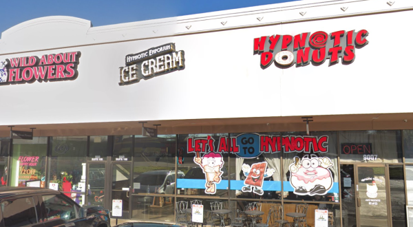 This Sugary-Sweet Ice Cream Shop In Texas Serves Enormous Portions You’ll Love
