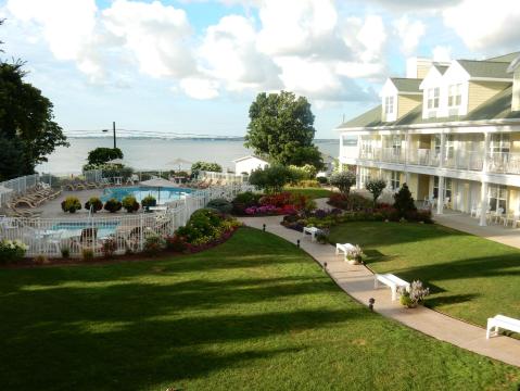 The Island Resort Hiding In Ohio That's Like Something From A Dream