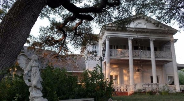 There’s A Paranormal Festival Coming To One Of The Most Haunted Hotels In Texas