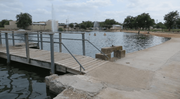 This Beautiful Pond Park In Texas Has A White Sandy Beach That Rivals The Coast