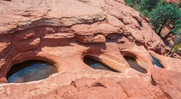 This 1-Mile Hike In Arizona Is Full Of Jaw-Dropping Natural Pools