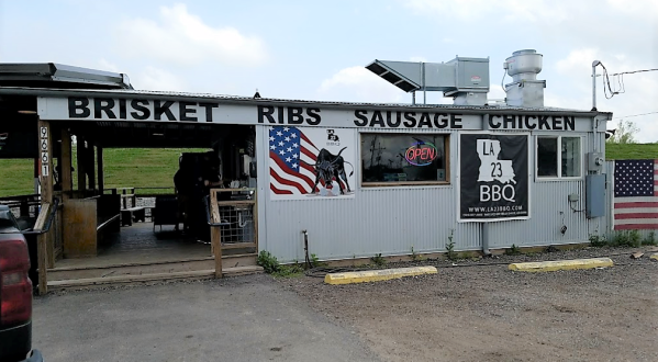This Teeny Roadside Restaurant Near New Orleans Is A Must-Stop For Summer BBQ